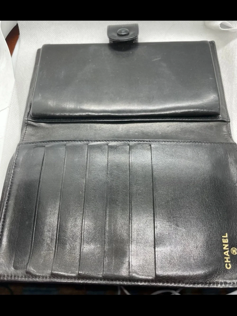 CHANEL Black Quilted Interlocking CC Leather Wallet - Picture 6 of 8